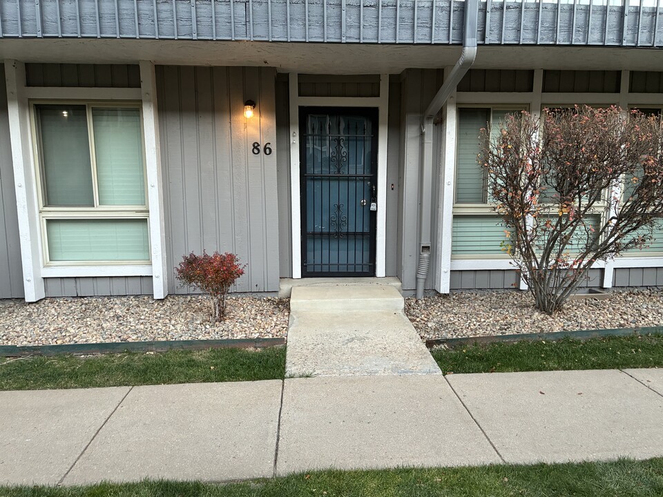 6495 Happy Canyon Rd, Unit Unit #86 in Denver, CO - Foto de edificio