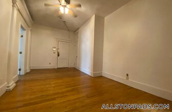 1254 Commonwealth Ave, Unit 4 in Boston, MA - Building Photo - Building Photo