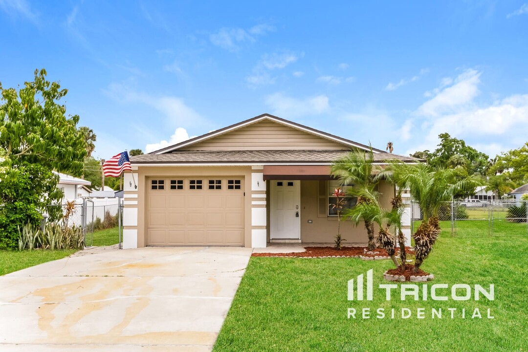 1407 Kentucky Ave in St. Cloud, FL - Building Photo