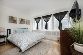 130 Water St, Unit 5-F in New York, NY - Building Photo - Building Photo