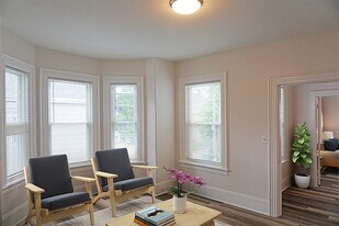 23 Maple St, Unit 2 in Waltham, MA - Building Photo