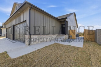 5263 N Pinecrest Ct in Bel Aire, KS - Building Photo - Building Photo