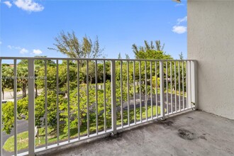 8200 SW 210th St, Unit 303 in Cutler Bay, FL - Building Photo - Building Photo