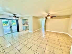 893 Ridgeway Dr in North Fort Myers, FL - Building Photo - Building Photo