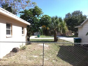 110 E Grapefruit Cir in Clearwater, FL - Building Photo - Building Photo