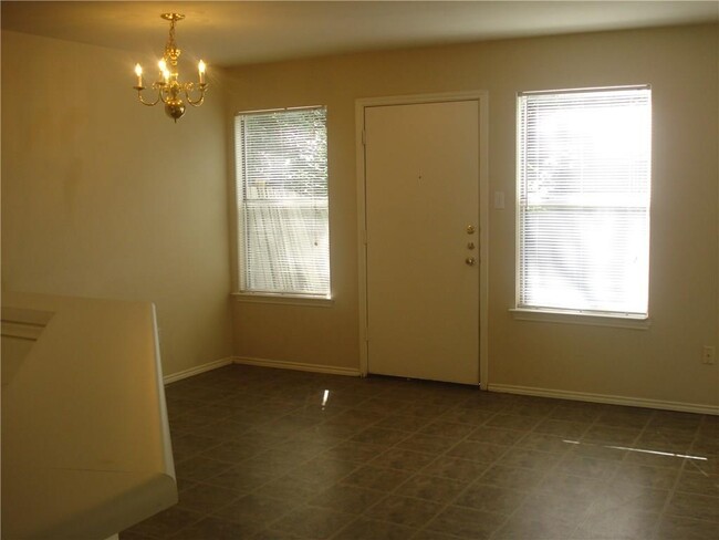 9629 Sugar Hill Dr in Austin, TX - Foto de edificio - Building Photo