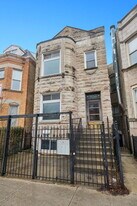 903 W Addison St in Chicago, IL - Building Photo