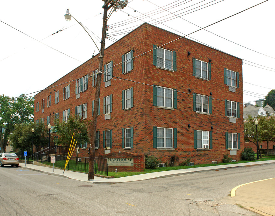 Hart House Apartments in Spencer, WV - Foto de edificio