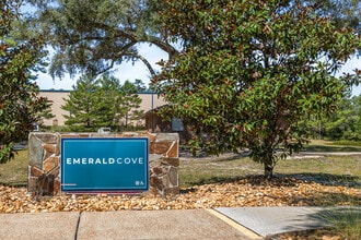 Emerald Cove West in Valparaiso, FL - Foto de edificio - Building Photo