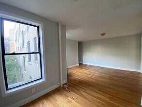 85 Ellwood St in New York, NY - Building Photo - Building Photo