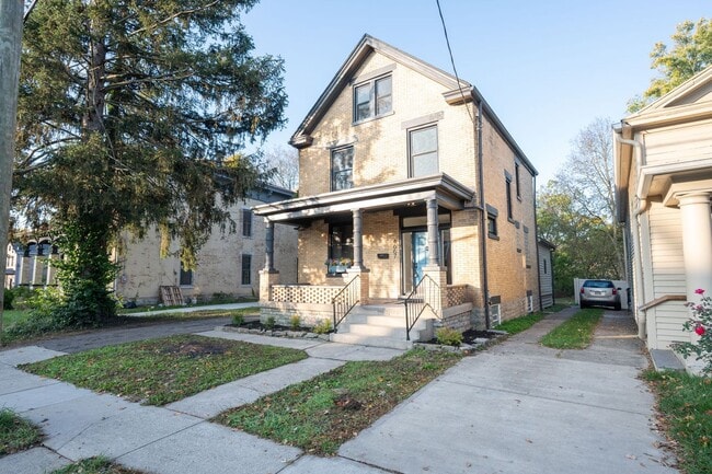 4667 Hamilton Ave in Cincinnati, OH - Building Photo - Building Photo