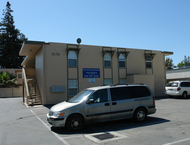 1636 Clayton Rd in Concord, CA - Foto de edificio - Building Photo