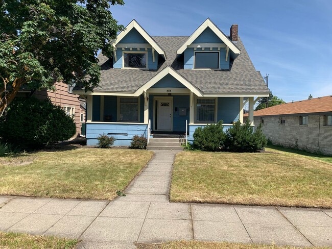 property at 808 W Augusta Ave