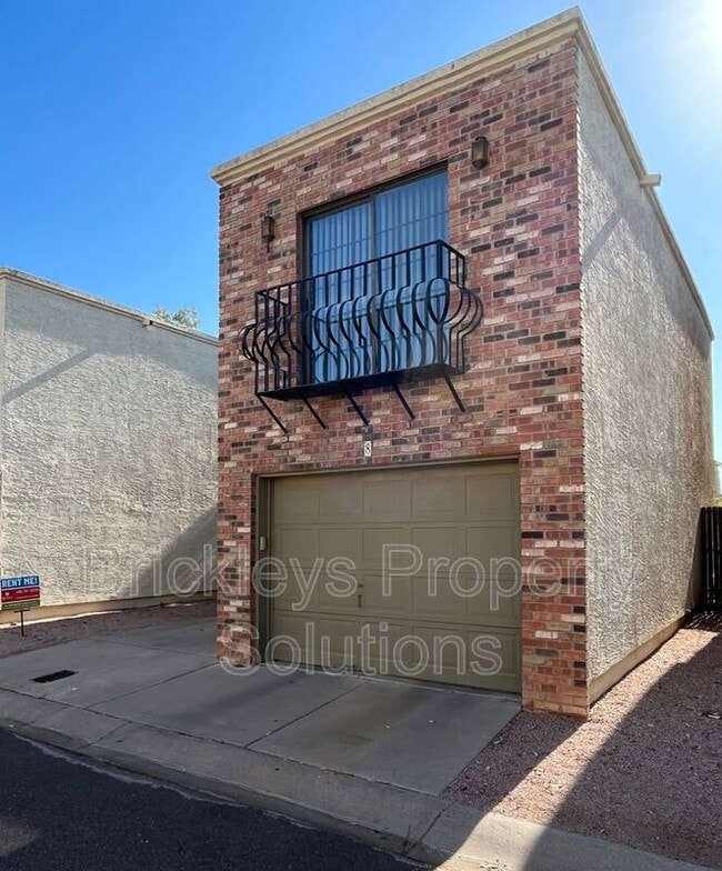 820 W University Dr in Tempe, AZ - Foto de edificio - Building Photo