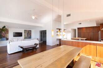 29500 Heathercliff Rd in Malibu, CA - Building Photo - Building Photo