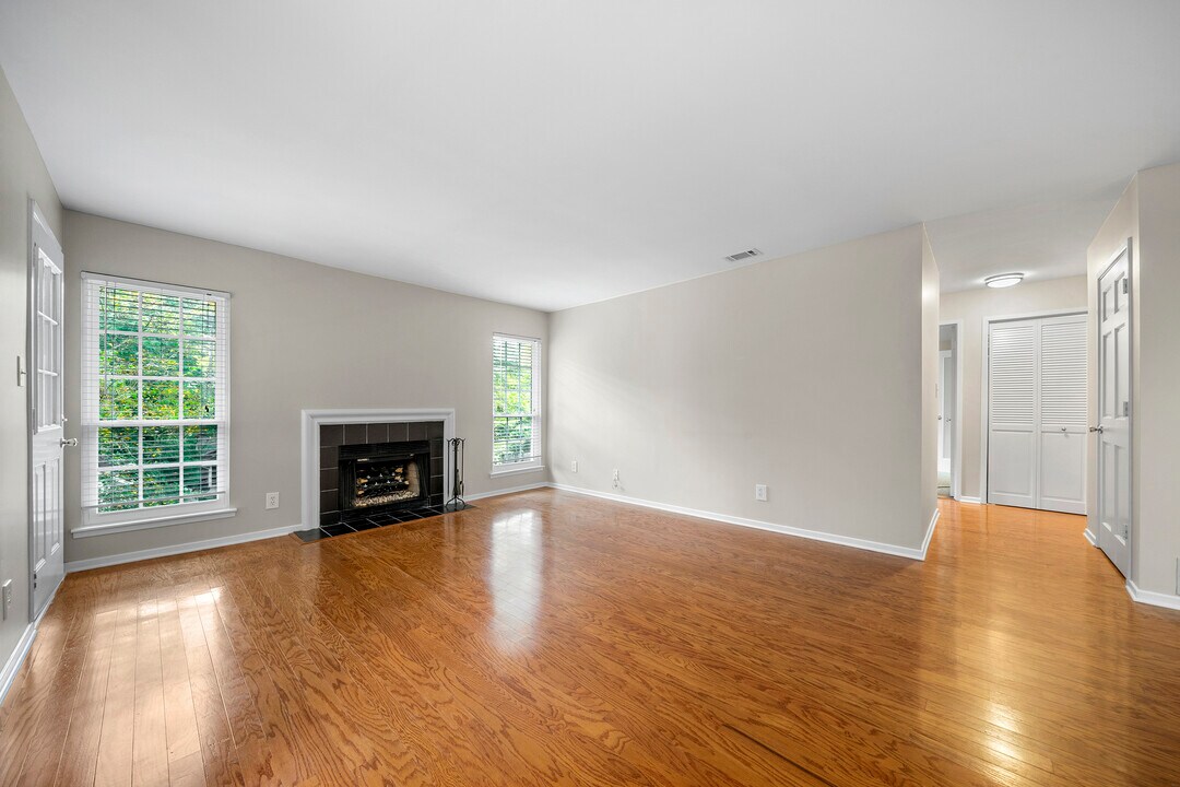 6808 Glenridge Dr in Atlanta, GA - Building Photo