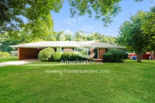 121 N Page St in Lagrange, GA - Building Photo