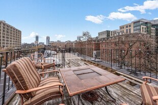 102 E Brookline St in Boston, MA - Building Photo