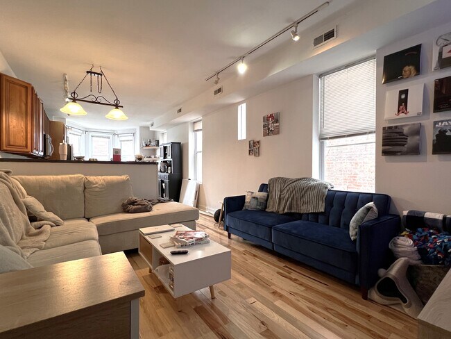 2544 W Girard Ave, Unit 2F in Philadelphia, PA - Building Photo - Building Photo