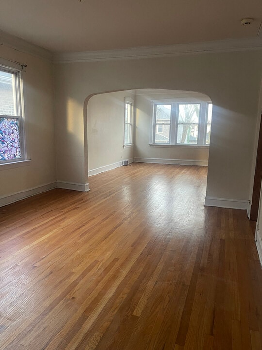 8735 S Manistee Ave, Unit 2 in Chicago, IL - Building Photo