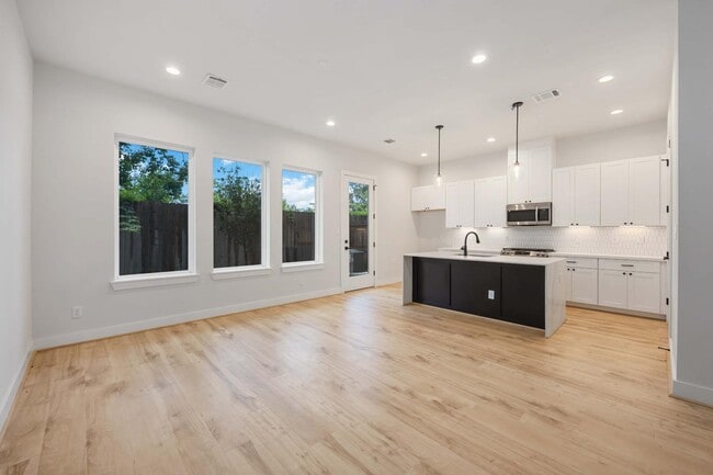 6124 Campo Vista Dr