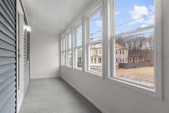 3 James St, Unit 2 in Meriden, CT - Building Photo - Building Photo