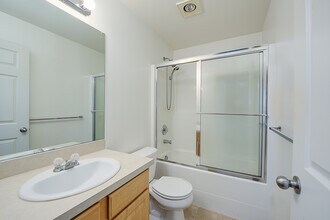 10122 9th Ave W, Unit C210 in Everett, WA - Building Photo - Building Photo