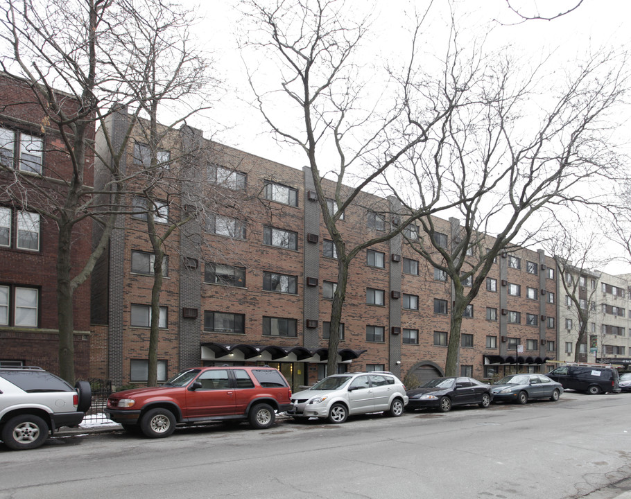 421-431 W. Barry Avenue in Chicago, IL - Building Photo