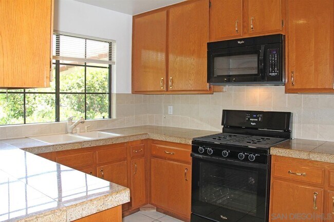 7628 Palmilla Dr in San Diego, CA - Building Photo - Building Photo