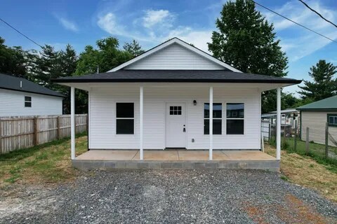 property at 2015 Blythe Ave SE