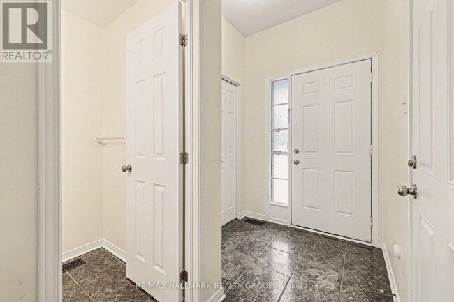 1073 Marconi Ave in Kanata, ON - Building Photo - Building Photo