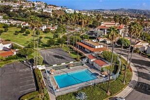 720 Calle Camisa in San Clemente, CA - Foto de edificio - Building Photo