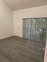 800 N June St, Unit 2 in Los Angeles, CA - Building Photo - Building Photo