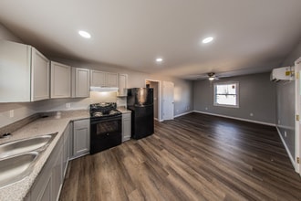 120 Lake Dr, Unit 3(Lisa) in Cadiz, KY - Foto de edificio - Building Photo