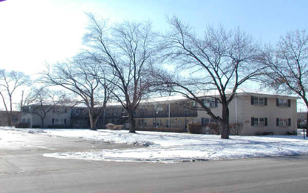 1725 Howard Ave in Des Plaines, IL - Building Photo