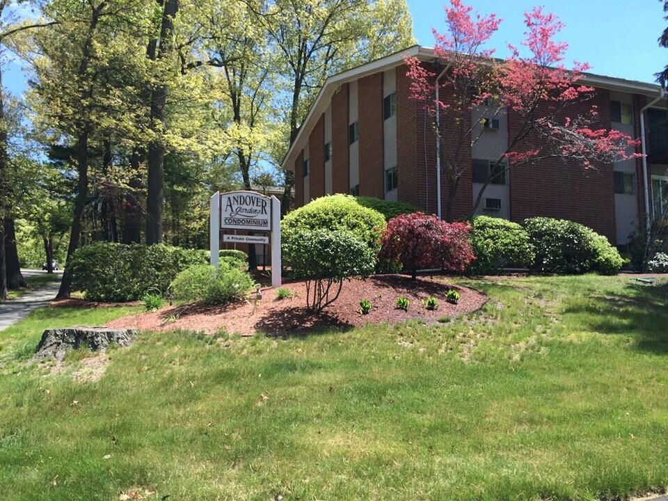 10 Longwood Dr in Andover, MA - Building Photo