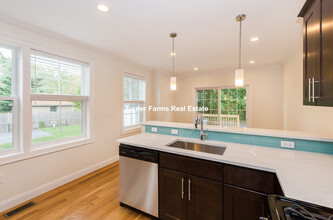 217 Arlington St, Unit 1 in Medford, MA - Foto de edificio - Building Photo