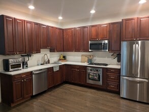 1519 W Thomas St, Unit 1B in Chicago, IL - Building Photo - Building Photo
