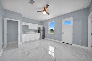 104 Harry Ave S in Lehigh Acres, FL - Building Photo