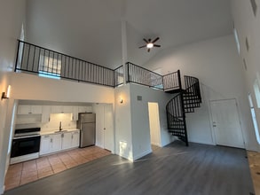 1410 Ashwood Rd in Austin, TX - Foto de edificio - Building Photo