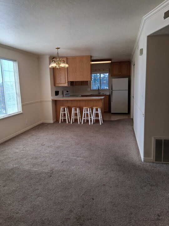 1050 Orem Blvd in Orem, UT - Building Photo