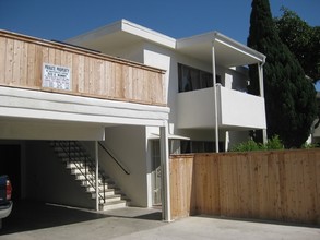 223 E Bunny Ave in Santa Maria, CA - Foto de edificio - Building Photo