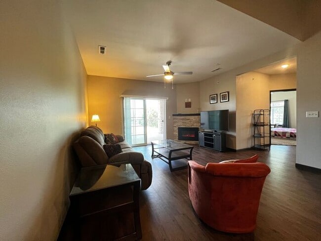 2863 Spring Rose Cir in Coralville, IA - Building Photo - Building Photo