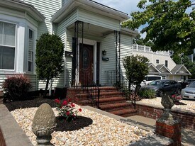 233 Pleasant St, Unit Apt 2 in Winthrop, MA - Building Photo