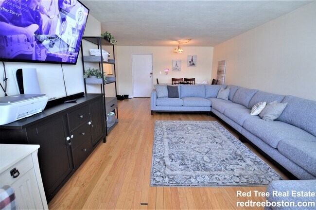 5050 Washington St, Unit 450 in Boston, MA - Building Photo - Building Photo