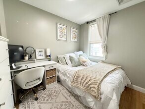 201 W 3rd St, Unit F in Boston, MA - Foto de edificio - Building Photo