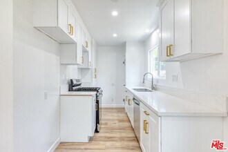 2318 Glover Pl in Los Angeles, CA - Building Photo - Building Photo