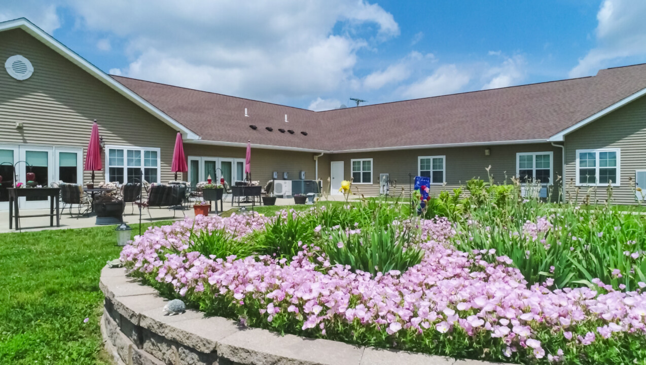 Fox Meadows Supported Senior Living in Mc Leansboro, IL - Building Photo