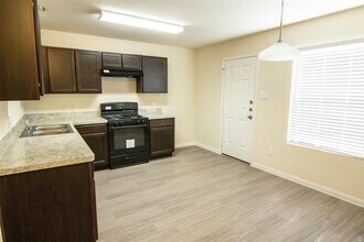 952 Park Ridge Ct in La Marque, TX - Building Photo - Building Photo