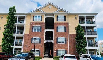 548 E Celebration Way in South Plainfield, NJ - Building Photo